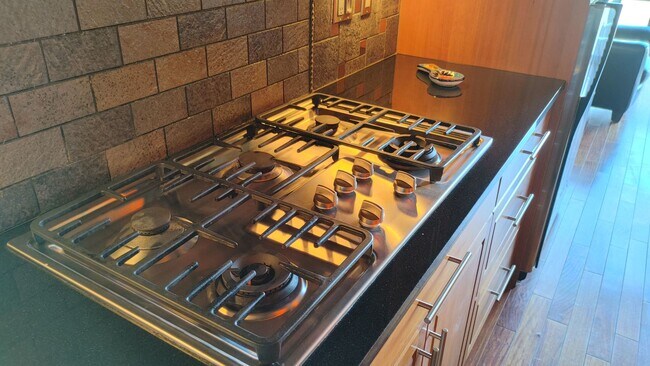 Foto del edificio - Plush 2 Bedroom 2 Bathroom Condo at Gold L...
