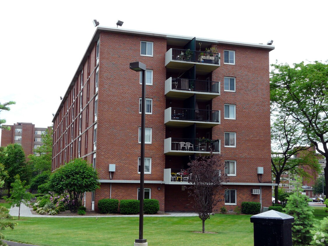 Regency Apartments Rentals in New Britain at 55 Spring St New Britain