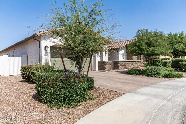 Foto del edificio - 11818 W Luxton Ln