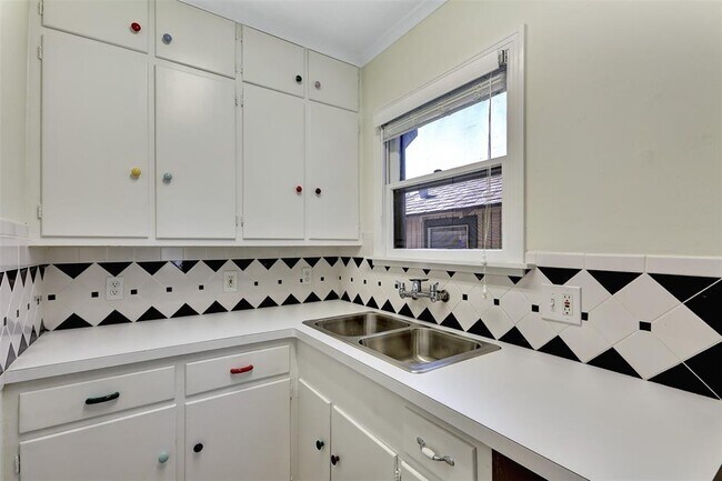 Foto del edificio - 3504 Mt Vernon St