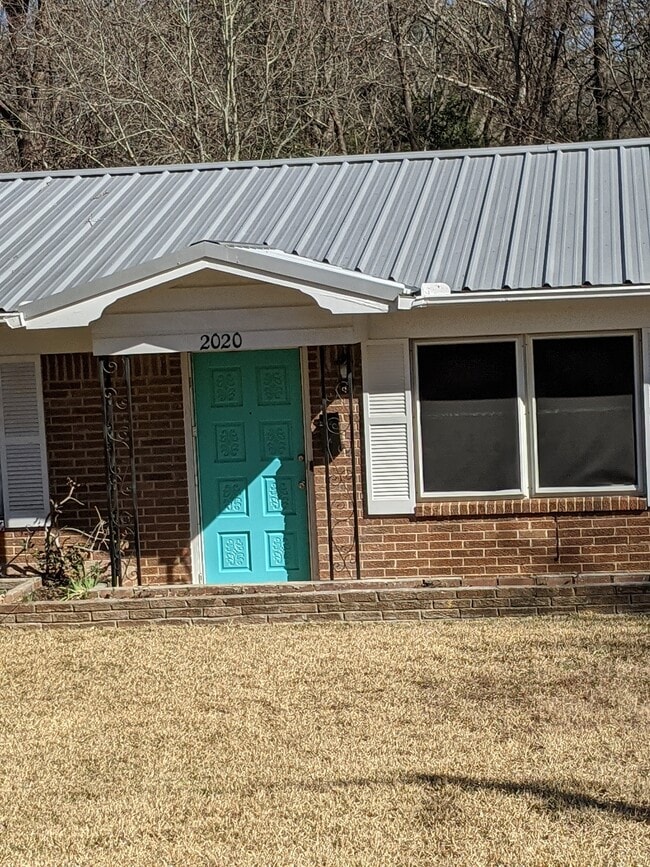 Building Photo - 2020 Redbud Ave
