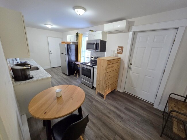 Building Photo - 28 Cliff St