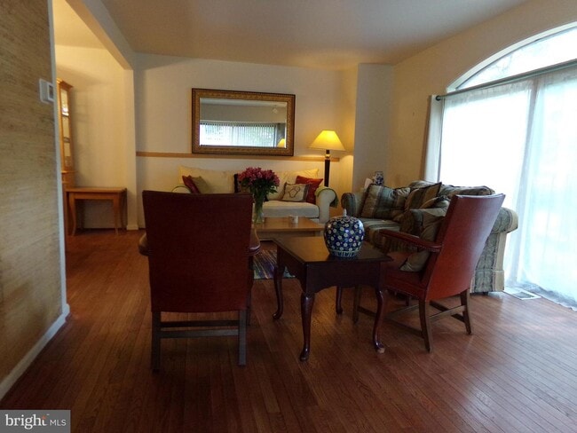 Building Photo - 4944 Schuyler Dr
