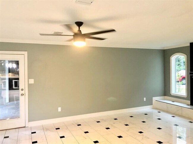 Foto del edificio - 2606 N Woodloch St
