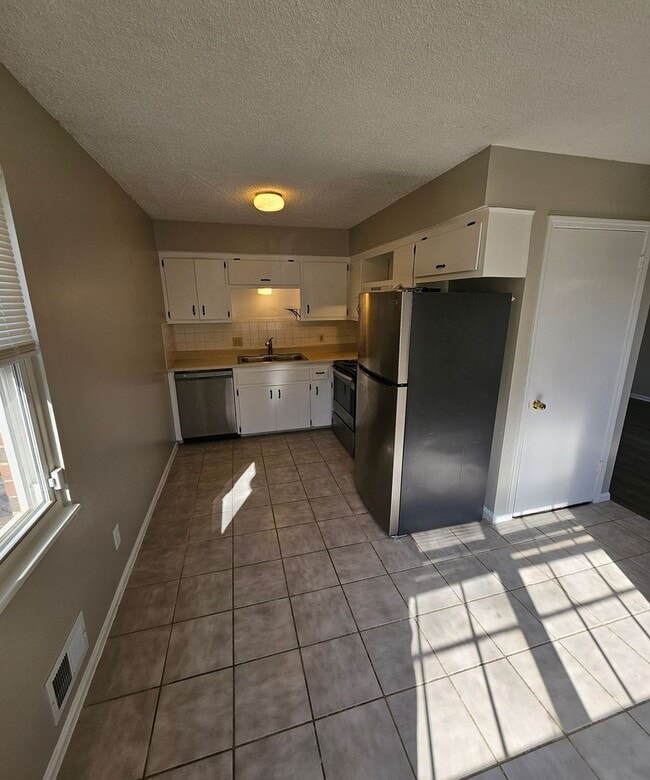 Building Photo - 1029/1031 SW Kingscross Road