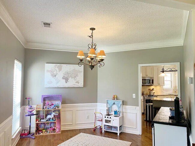 Building Photo - 207 Twinleaf Way