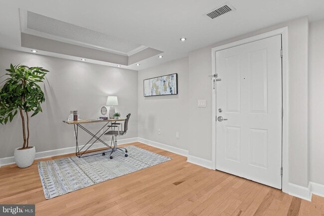 Building Photo - 1220 N Fillmore St