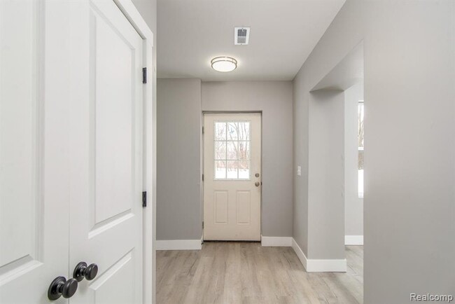 Building Photo - 2455 Crumb Rd