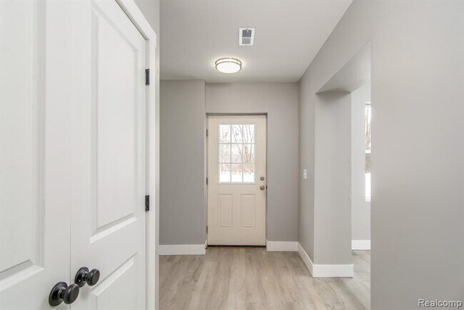 Foto del edificio - 2455 Crumb Rd