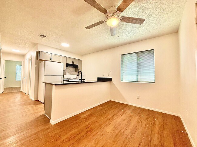 Foto del edificio - 1118/1120 Hazelton