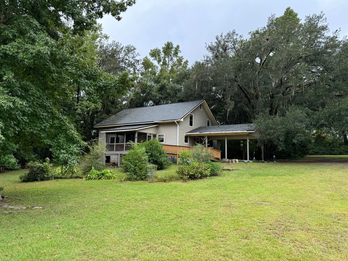 Foto principal - Complete Privacy at 3/2.5 House on 10 acre...