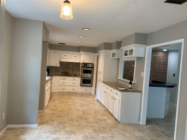 Foto del edificio - 614 Ellingham Dr