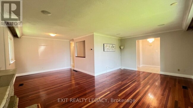 Building Photo - 89 Bond Crescent