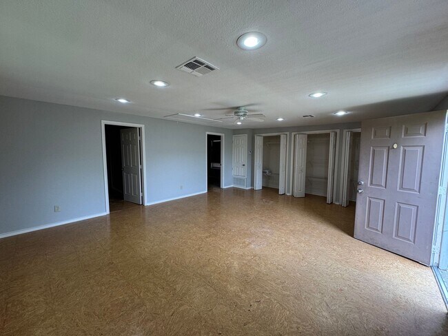 Building Photo - Updated Midway ISD 5 Bedroom