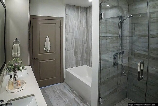Building Photo - 4950 Lunar Ln