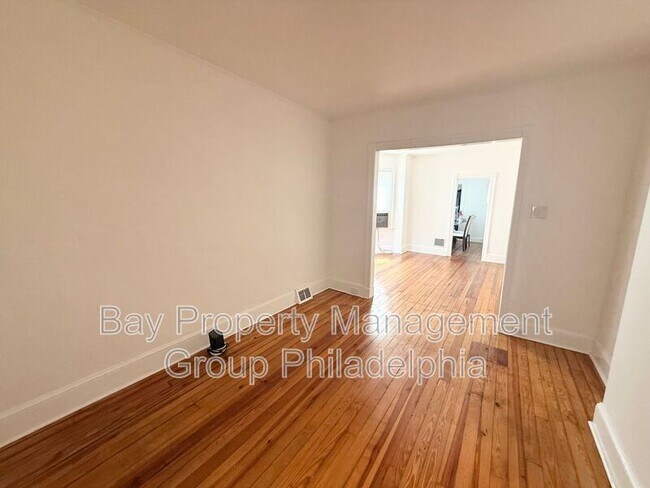 Foto del edificio - 242 Pusey Ave