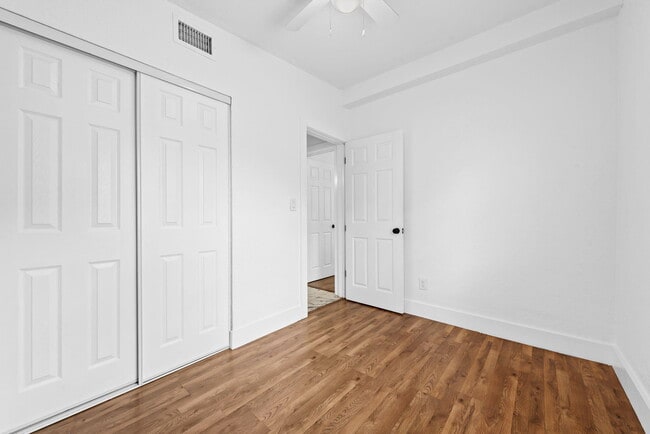 Building Photo - 130 Plum Tree Dr