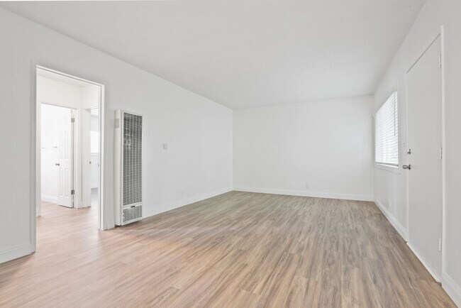 Foto del edificio - 419 Raymond Ave - steps to the beach and M...