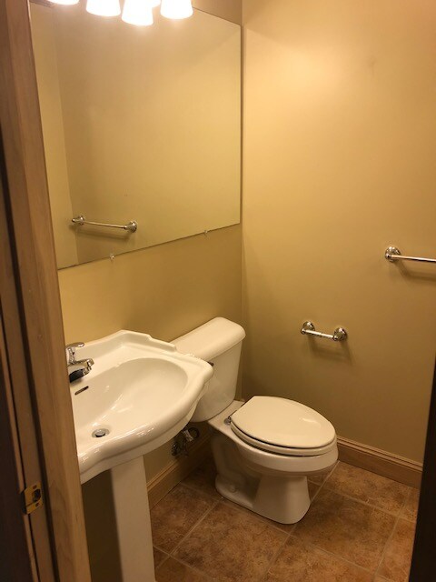 Foto del edificio - 1616 Spring Valley Dr