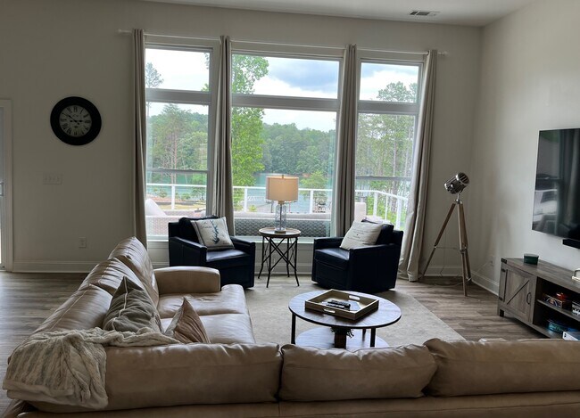 Foto del edificio - 335 McAlister Rd