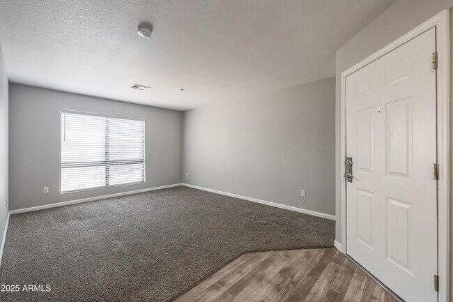 Foto del edificio - 16033 N 25th St