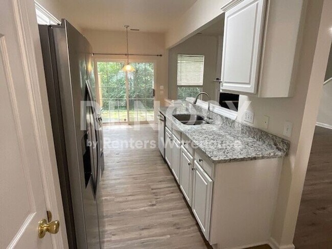 Building Photo - Welcoming 3-bedroom, 2.5-bath home