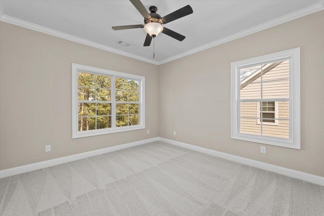 Foto del edificio - 565 River Oaks Ln