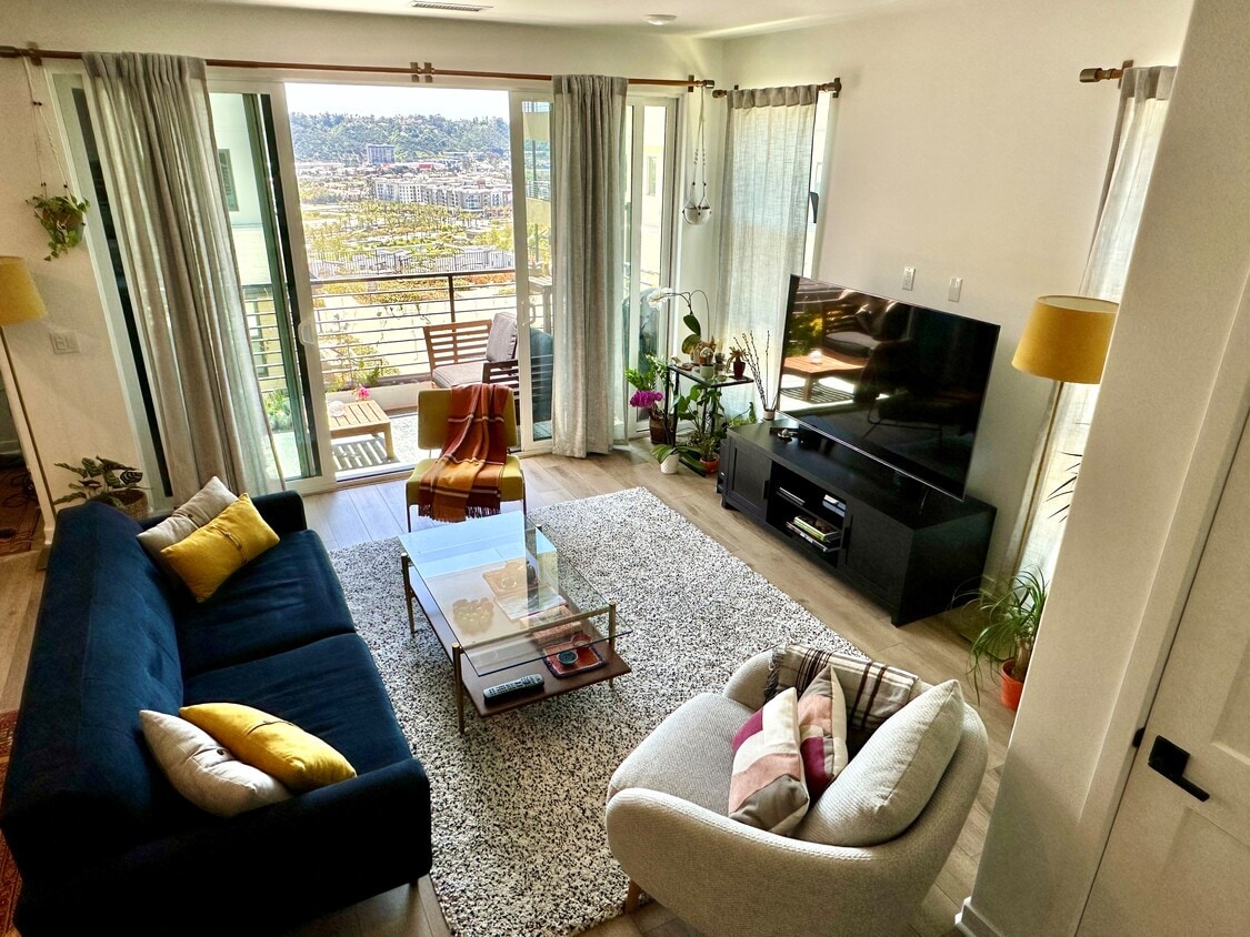 Primary Photo - 2800 Via Alta Pl