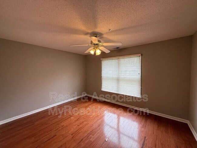 Foto del edificio - 1173 Clear Creek Rd