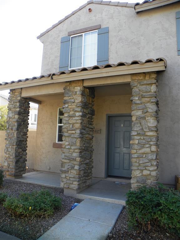 Foto del edificio - 3 bedroom 2.5 bath home - 2 car garage - S...