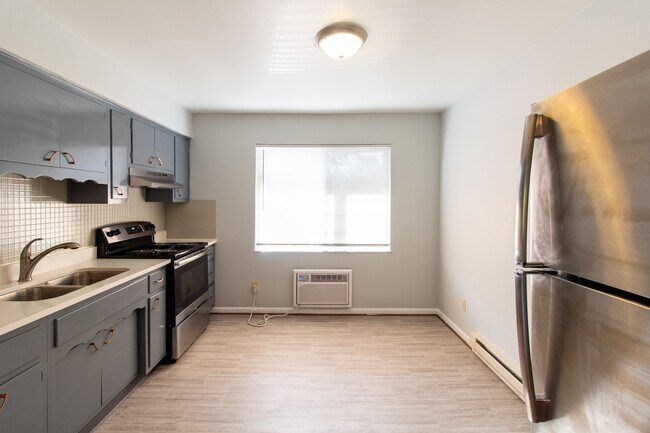 Building Photo - 4835 N Bolton Ave