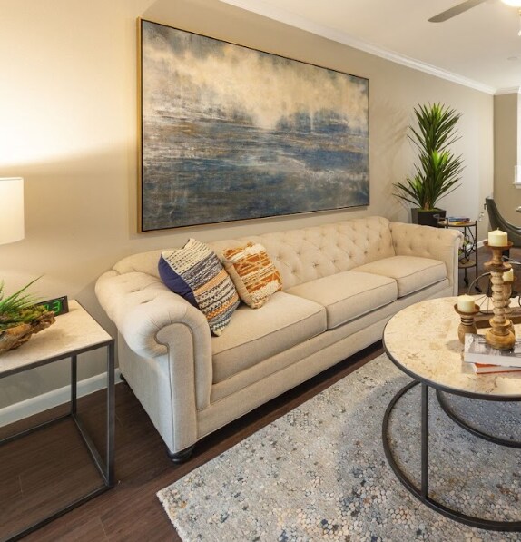Foto del edificio - Designer Finishes. Resort-Style Amenities.