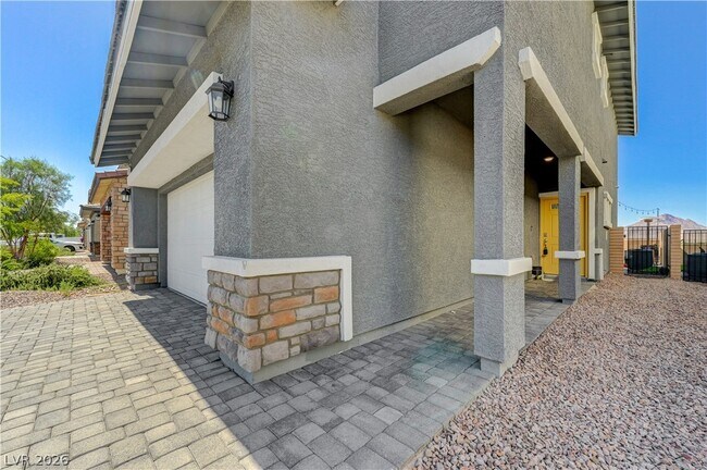 Foto del edificio - 386 Larksong Ave