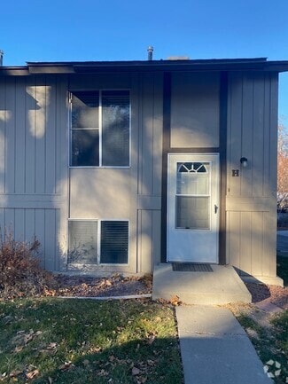 Building Photo - 104 Park Dr