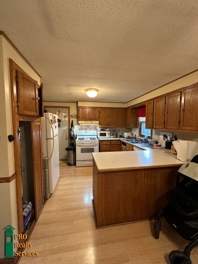 Building Photo - 3 Bedroom Home