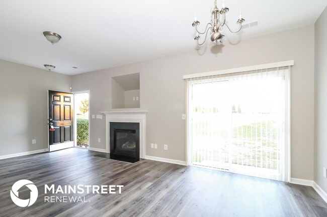 Foto del edificio - 2104 Lauren Woods Dr