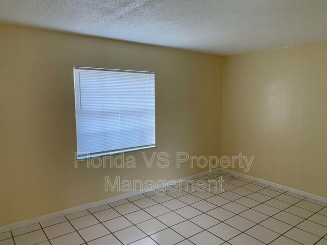 Building Photo - 1601 W Oak Ridge Rd