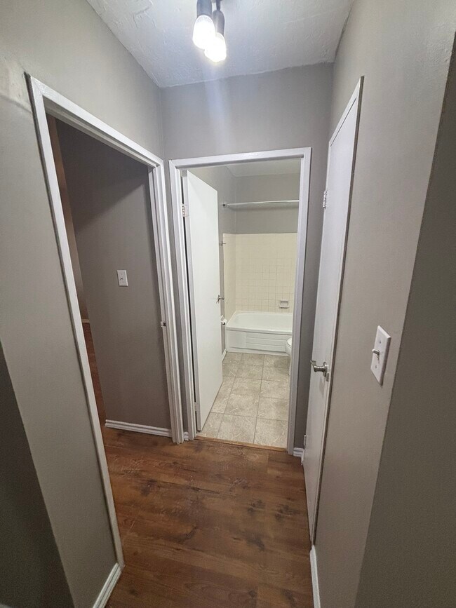 Building Photo - 225 Old Carriage Dr