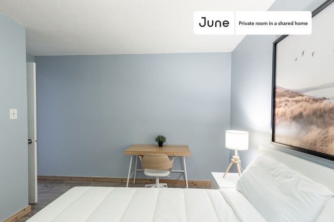 Foto del edificio - Room in Shared 3 bed/1.5 bath home