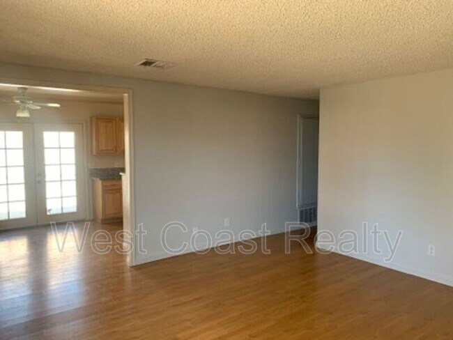 Building Photo - 13150 Calle Amapola