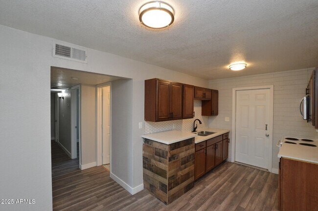 Building Photo - 6044 N 21st Ave