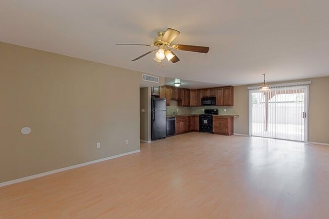 Foto del edificio - 3635 E Ludlow Dr