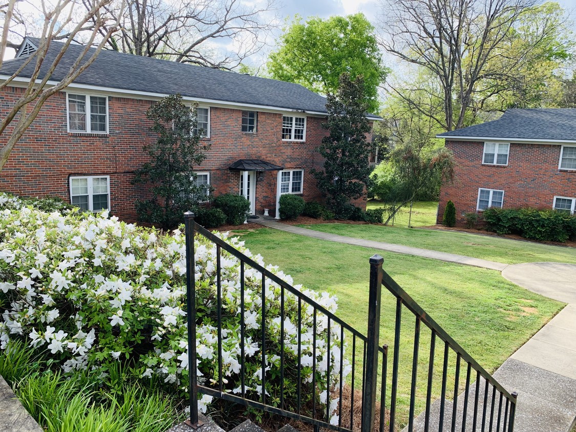 Courtney Apartments - 1900 Courtney Dr