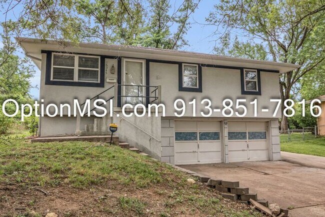 Building Photo - Freshly remodeled in Independence