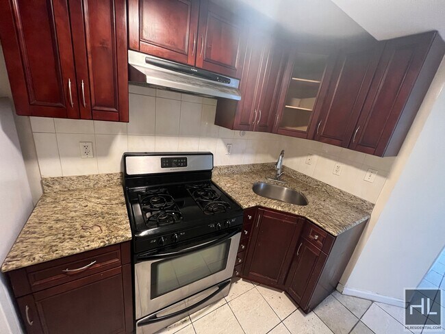 Building Photo - 25-18 36th Ave