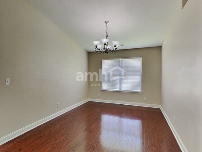 Foto del edificio - 1762 Woods Ln
