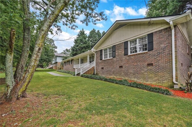 Building Photo - 2041 Collinswood Dr