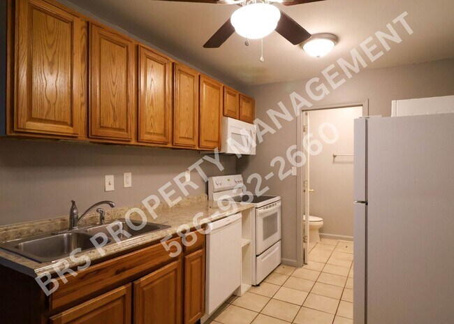 Foto del edificio - Charming Warren Home Ready for Immediate Occupancy