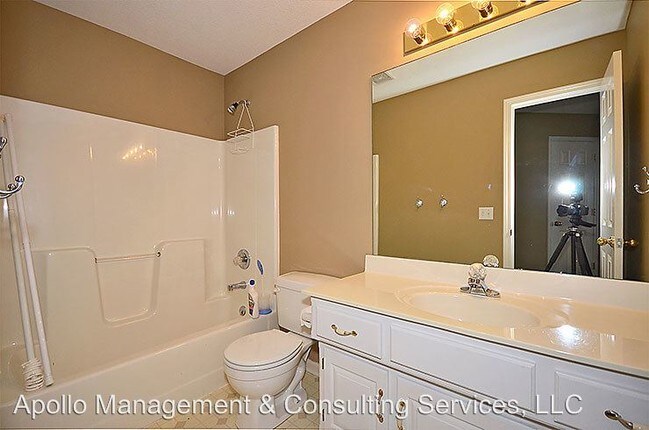 Building Photo - 3 br, 2.5 bath House - 4 Timber Creek Drive