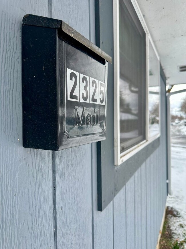 Building Photo - 2325 Home